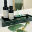 Deze kit bevat alle tools die je nodig hebt voor de holistische aging en self care rituelen uit m'n programma: the Holistic Facial Glow.